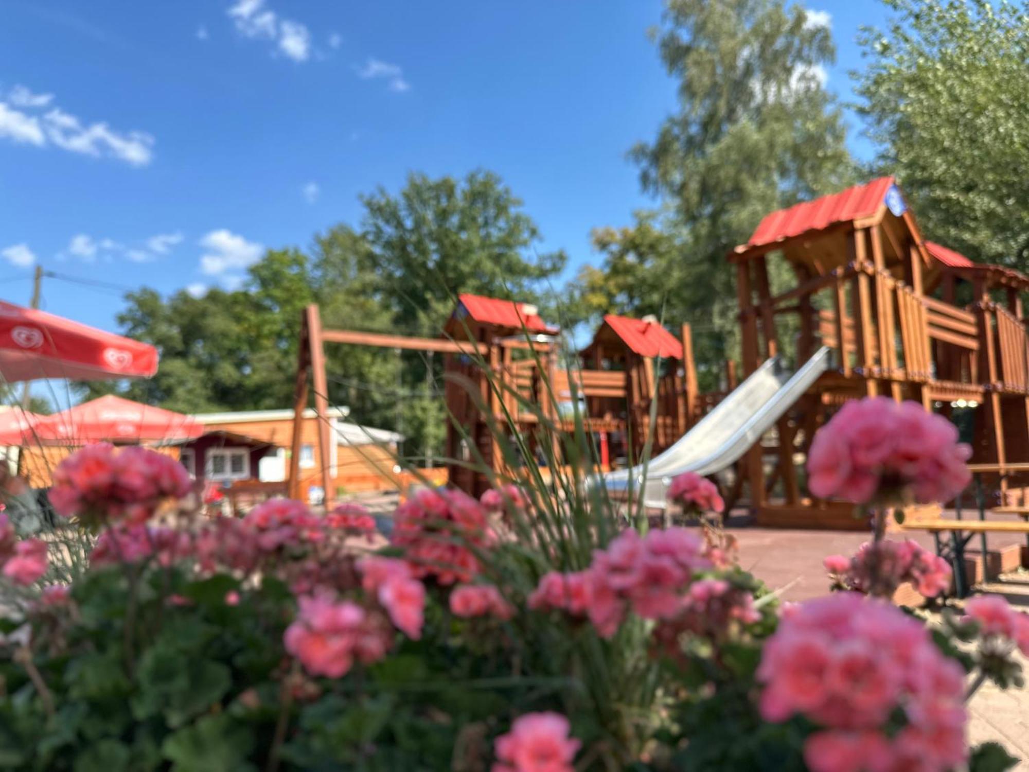 Ferien-& Erlebnispark Ploetzky Schonebeck  Ngoại thất bức ảnh